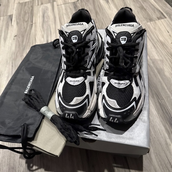 Balenciaga Runner Sneaker 'Black White' size 11 - Picture 2 of 6